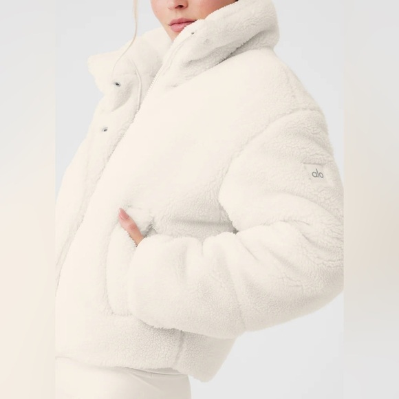 Alo Sherpa Snow Angel Puffer - Picture 4 of 7